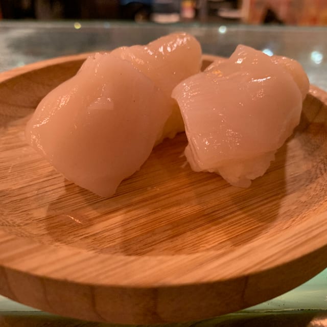 Horgai Sushi (scallop).